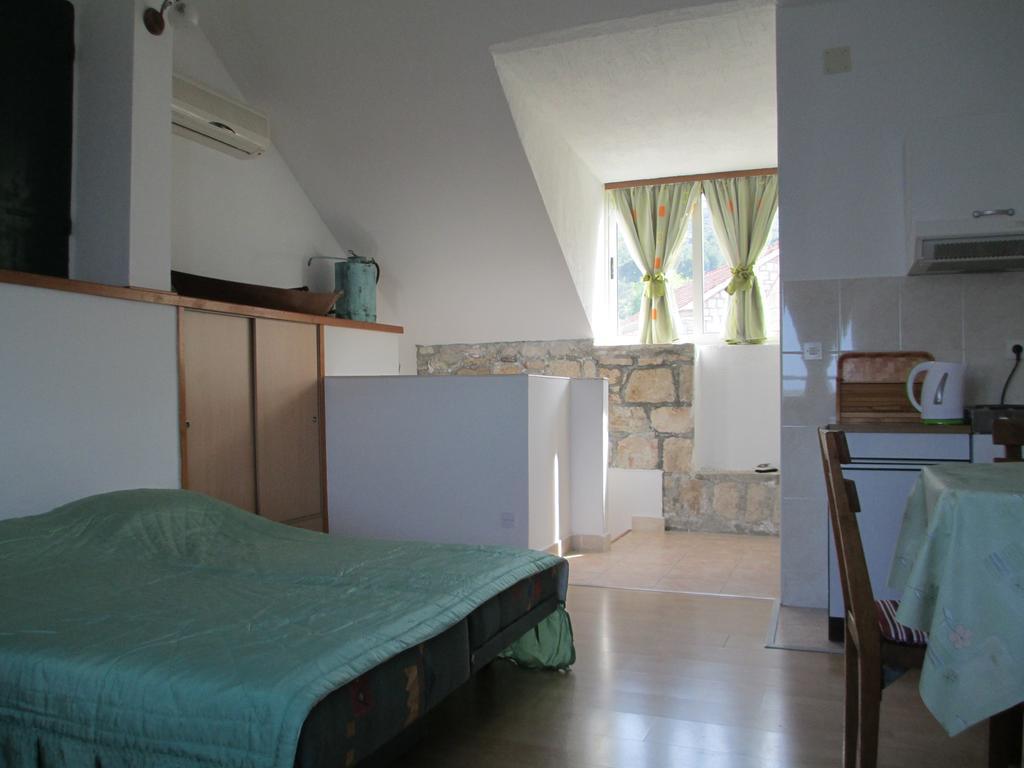Apartments Acalinovic Vis Zimmer foto