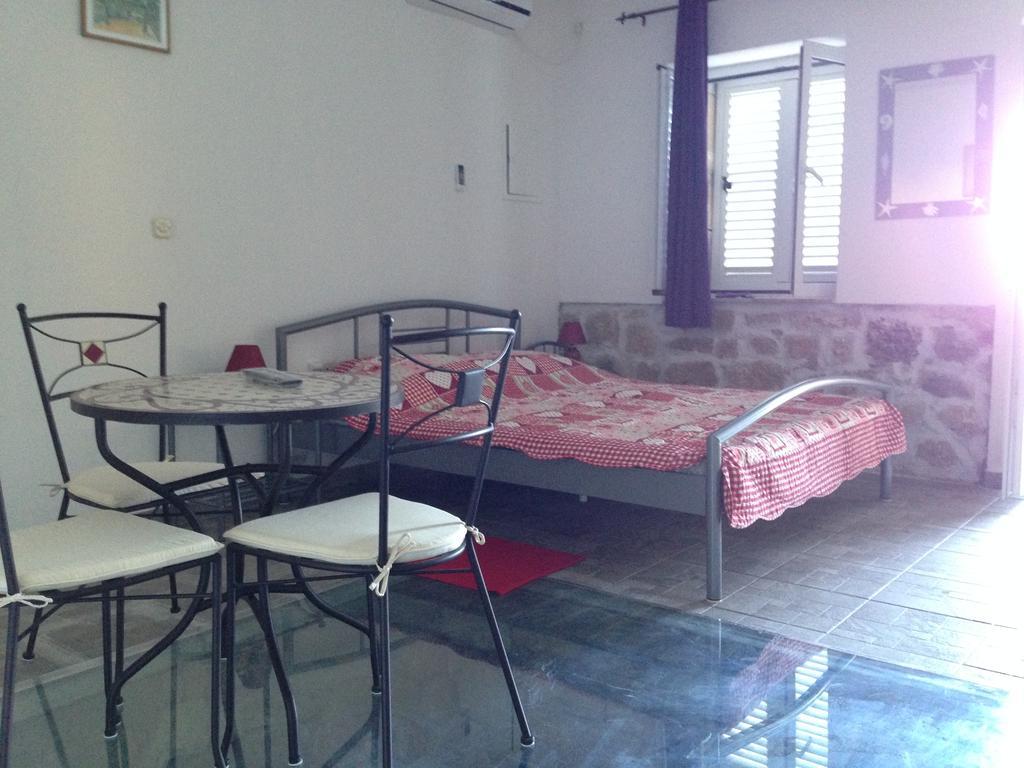 Apartments Acalinovic Vis Zimmer foto