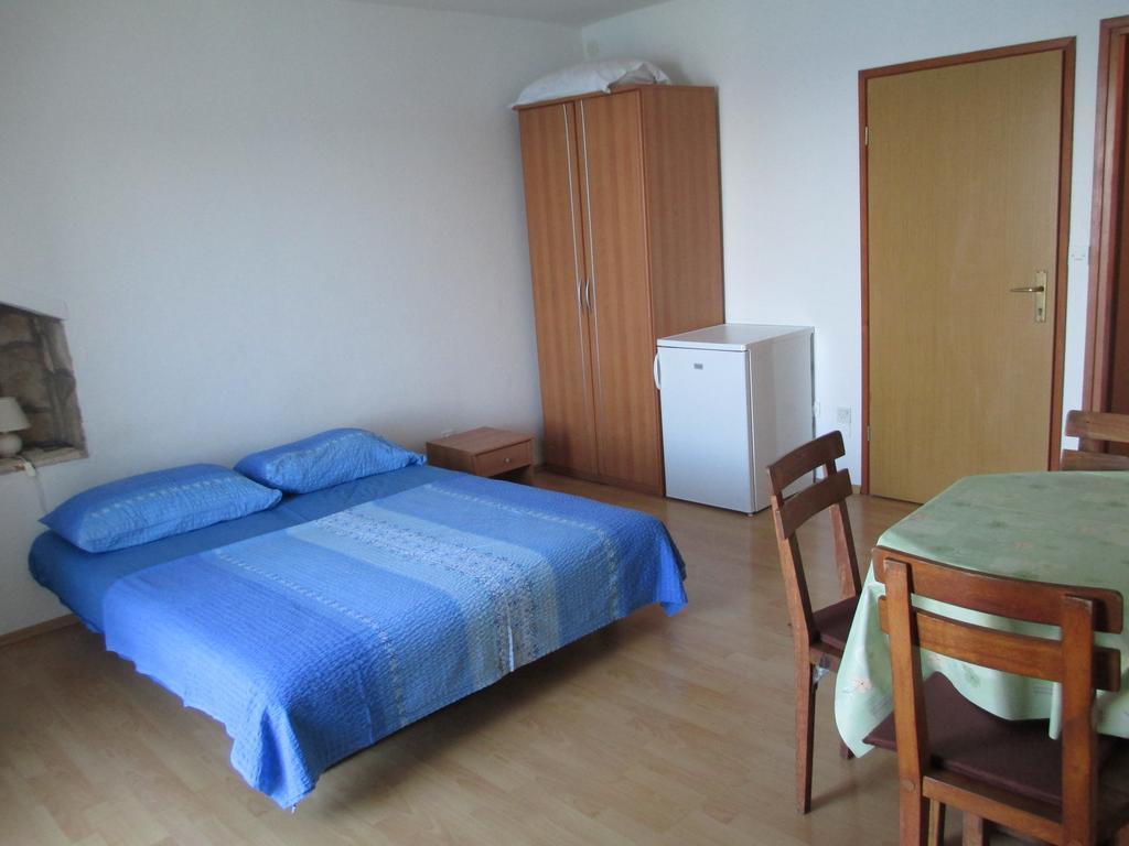 Apartments Acalinovic Vis Zimmer foto