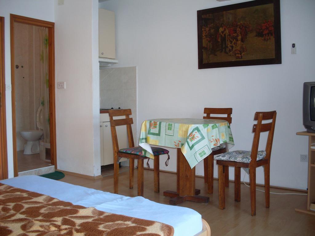 Apartments Acalinovic Vis Zimmer foto